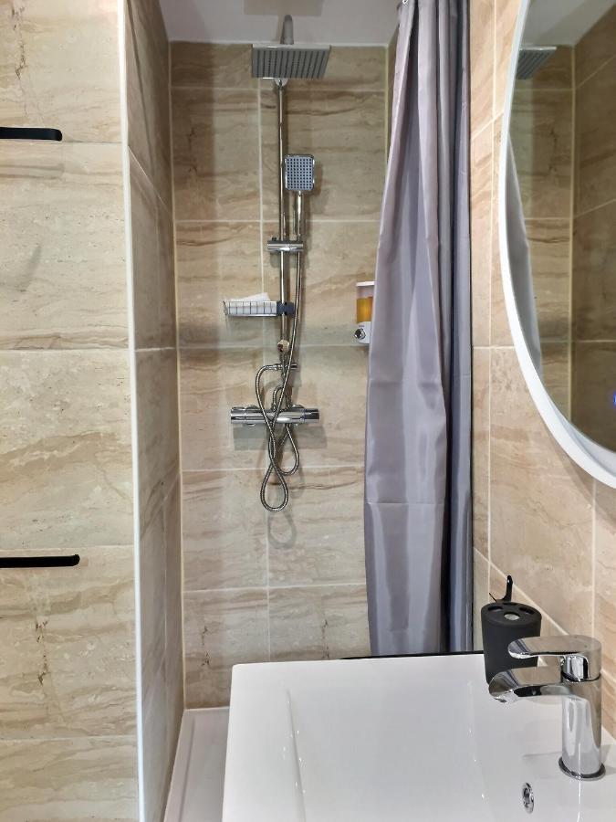 Bleu Lavande - Coquet Appartement Ambiance Village 伊斯特尔 外观 照片