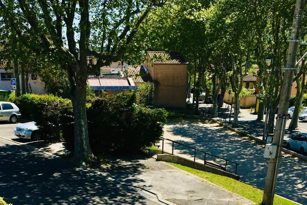 Bleu Lavande - Coquet Appartement Ambiance Village 伊斯特尔 外观 照片